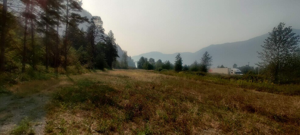 61874 Estell Rd, Hope, BC à vendre - Photo de l’immeuble – Image 2 sur 2