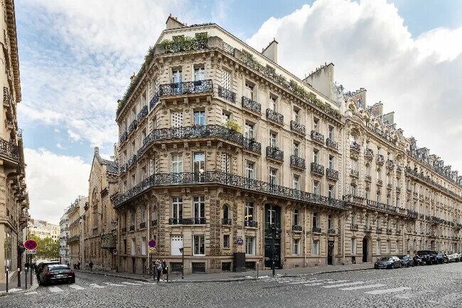 Plus de détails pour 22 Avenue Pierre Ier De Serbie, Paris - Logement à vendre
