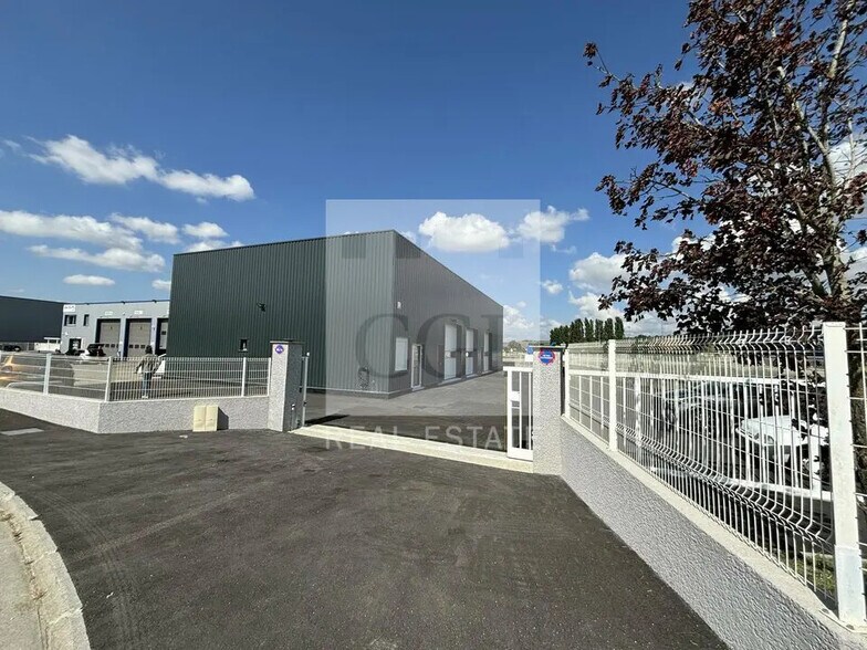 Bureau dans Luzinay à louer - Photo de l’immeuble – Image 1 sur 12