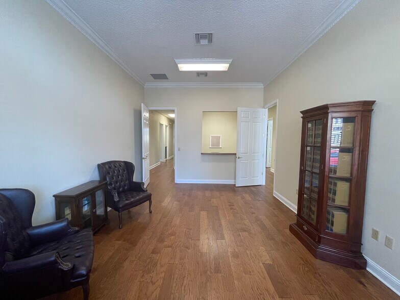 220 W Main St, Tavares, FL à louer - Photo intérieure – Image 3 sur 23