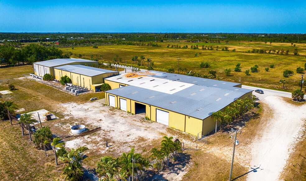 14690 Harbor Dr, Bokeelia, FL à vendre - Photo de l’immeuble – Image 3 sur 7