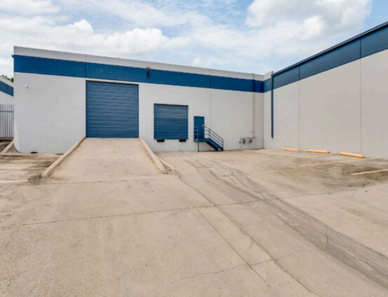 2570 W Commerce St, Dallas, TX à louer - Photo de l’immeuble – Image 3 sur 7
