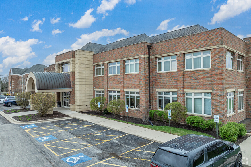 1315 Macom Dr, Naperville, IL à louer - Photo principale – Image 1 sur 5