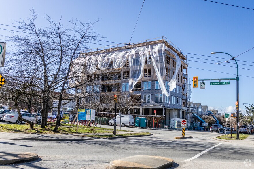 1680 Adanac St, Vancouver, BC à louer - Photo principale – Image 3 sur 4