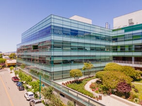 5885 Hollis St, Emeryville, CA à louer Photo de l’immeuble– Image 2 sur 7