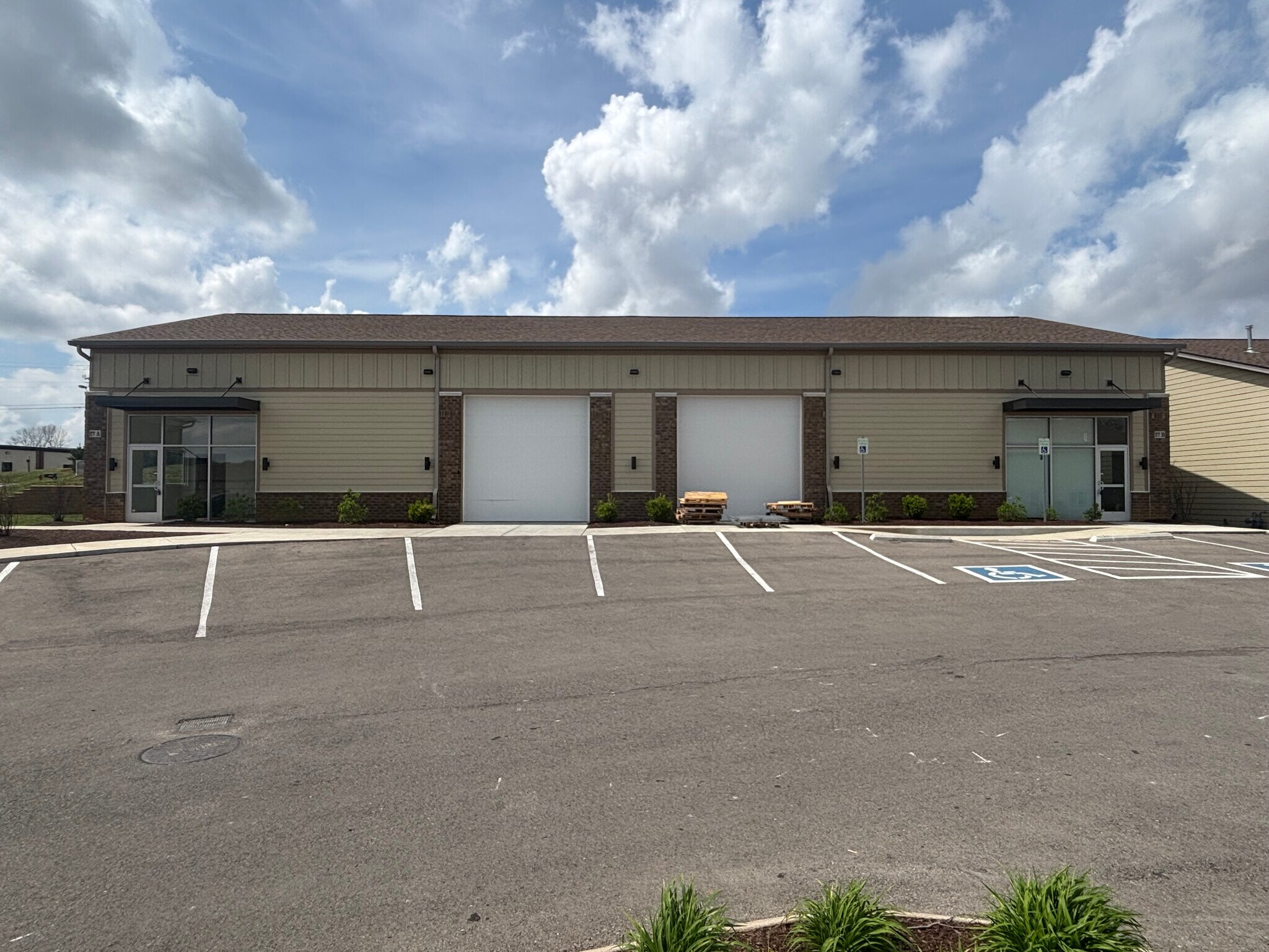 1031 Parkway Dr, Spring Hill, TN à louer Photo principale– Image 1 sur 5