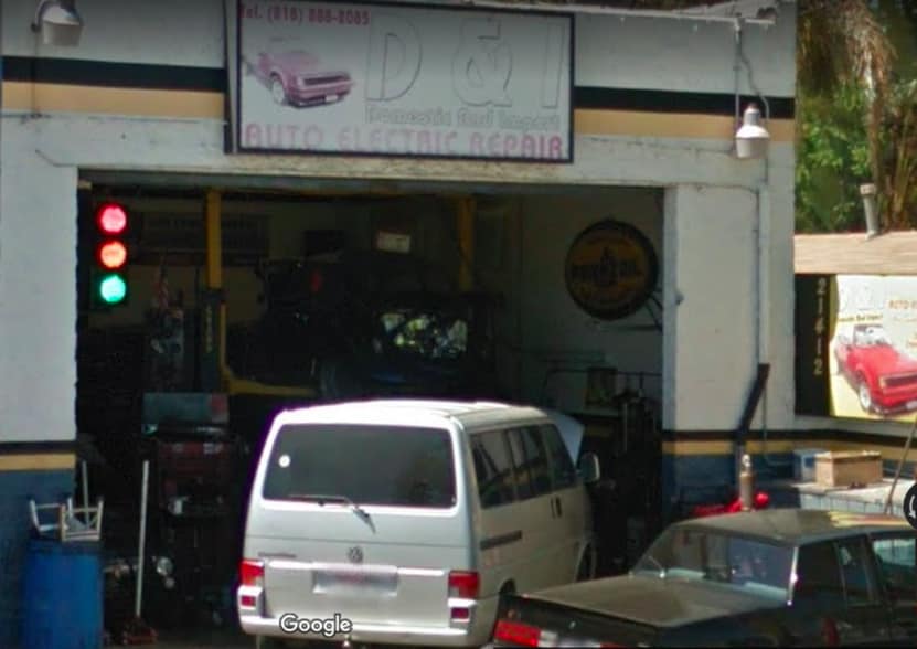 21410 Hart St, Canoga Park, CA à louer - Photo de l’immeuble – Image 2 sur 16