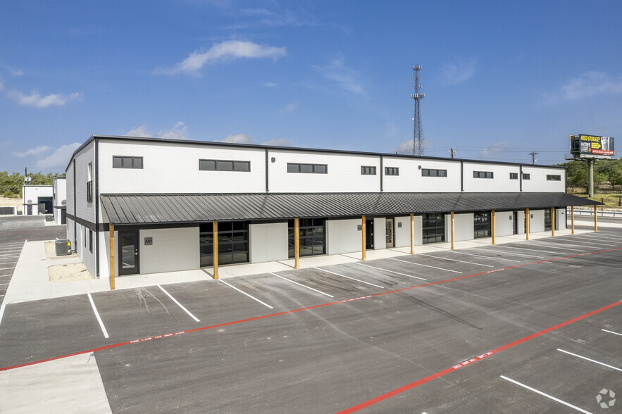 529 E US HWY, Boerne, TX à louer - Photo principale – Image 2 sur 43