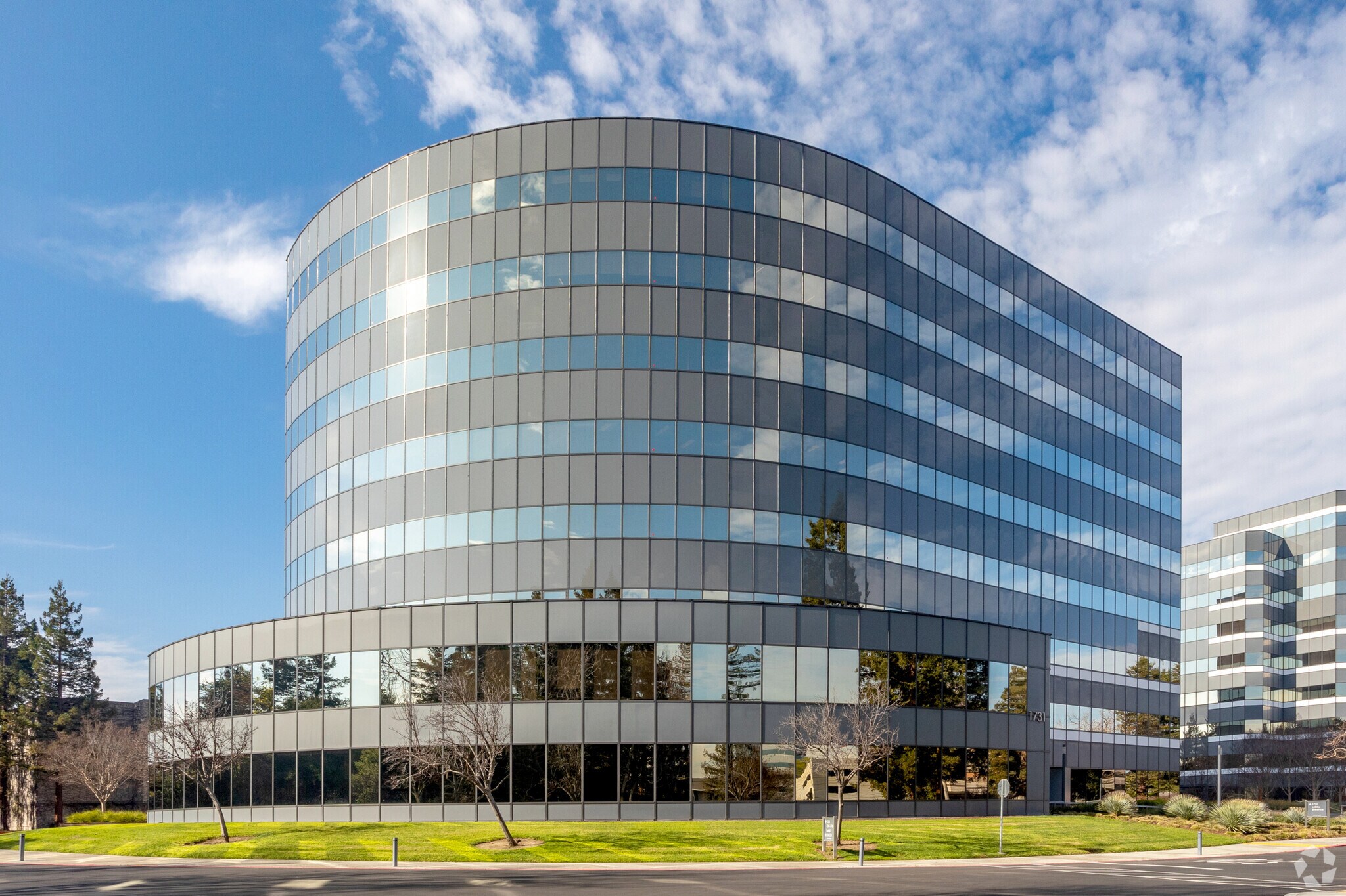 1731 Technology Dr, San Jose, CA à louer Photo de l’immeuble– Image 1 sur 5