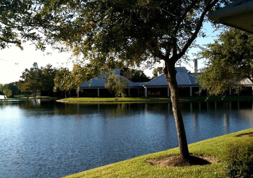 4675 Sweetwater Blvd, Sugar Land, TX à louer - Photo de l’immeuble – Image 2 sur 4