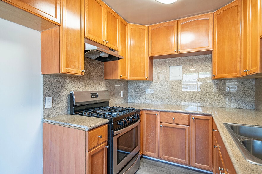 1165 Thompson Ave, Glendale, CA à vendre - Photo de l’immeuble – Image 3 sur 33