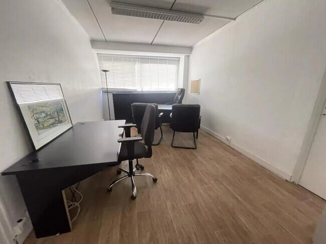 Plus de détails pour Bureau à louer