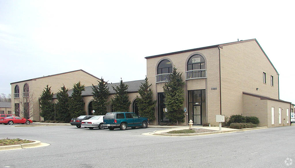 7469-7475 Old Alexandria Ferry Rd, Clinton, MD à louer - Photo de l’immeuble – Image 2 sur 5