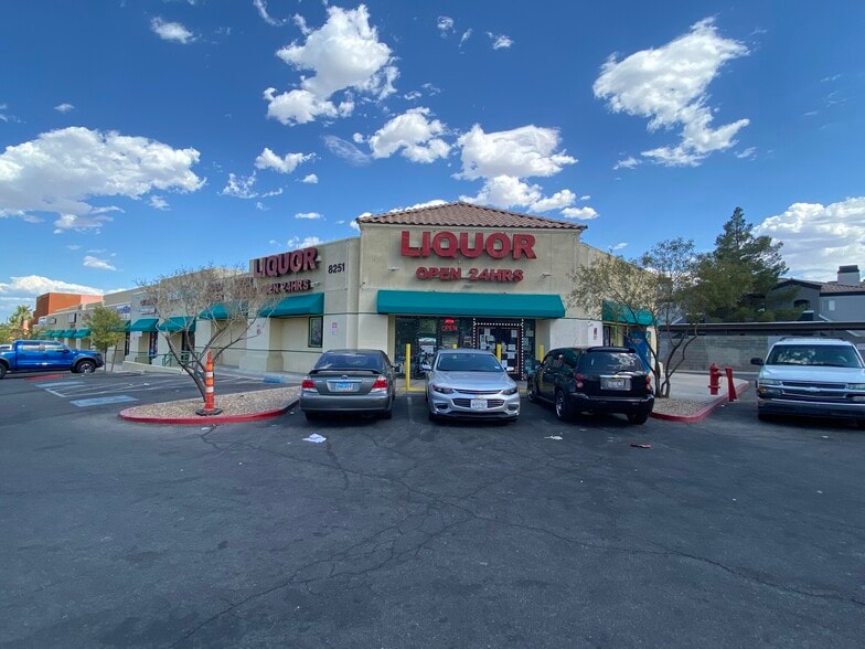 8221-8251 W Charleston Blvd, Las Vegas, NV à louer - Photo de l’immeuble – Image 3 sur 6