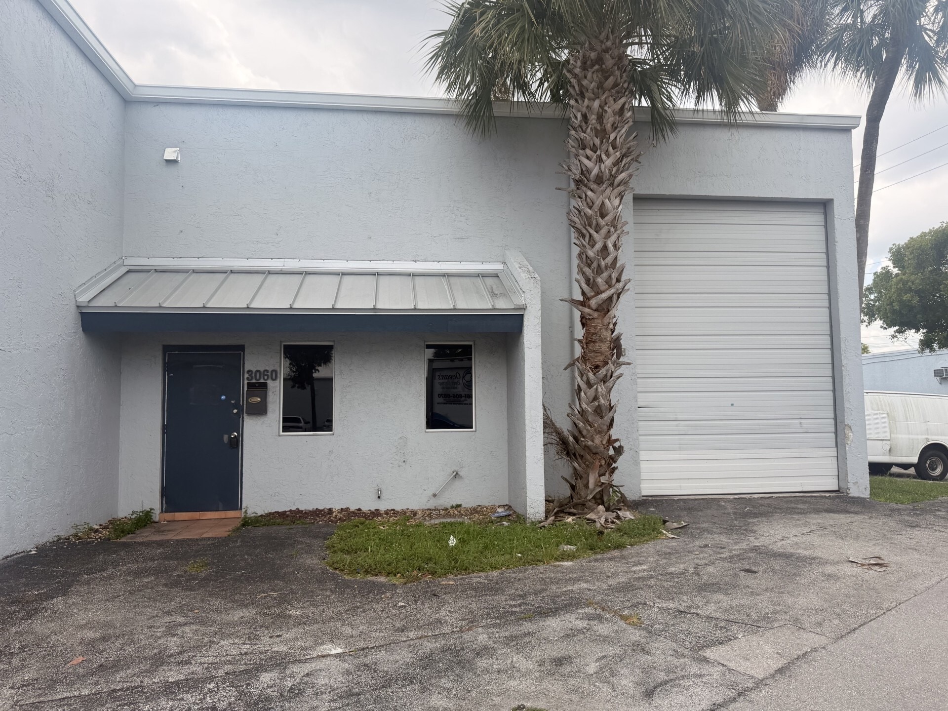 2696 NW 31st Ave, Lauderdale Lakes, FL à louer Photo de l’immeuble– Image 1 sur 6