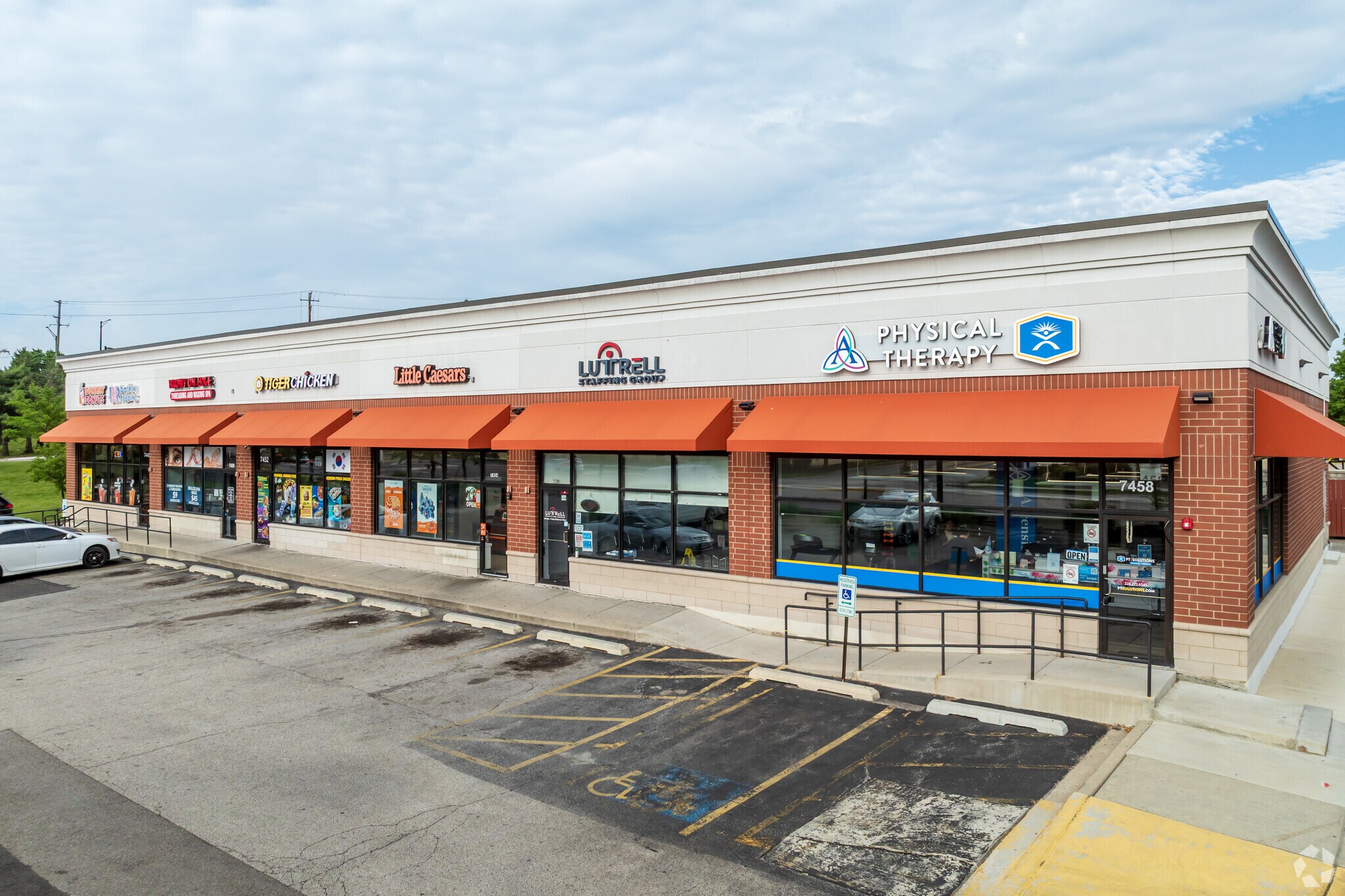 7448-7458 Barrington Rd, Hanover Park, IL à louer Photo principale– Image 1 sur 7