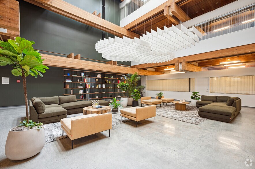 4444 W Lakeside Dr, Burbank, CA à louer - Photo intérieure – Image 3 sur 20