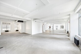 1674 Broadway, New York, NY à louer Photo intérieure– Image 1 sur 14