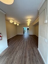 300 Ben Franklin Ct, San Mateo, CA à louer Photo intérieure– Image 2 sur 4