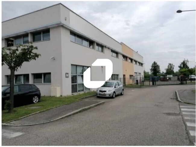 Plus de détails pour 50 Rue Jean Zay, Saint-Priest - Bureau, Local d'activités à louer