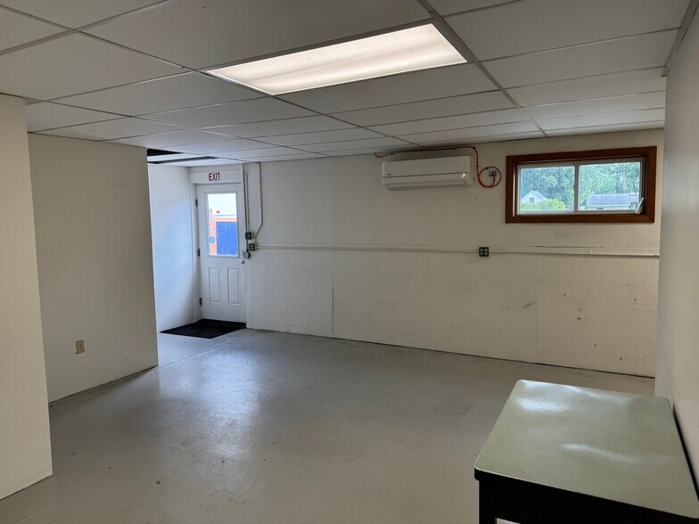 324 Wells St, Greenfield, MA à louer - Photo intérieure – Image 3 sur 5