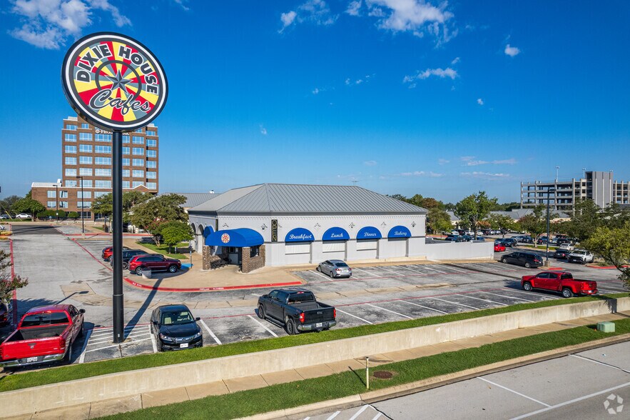 900 W Airport Fwy, Hurst, TX à louer - Photo de l’immeuble – Image 3 sur 13