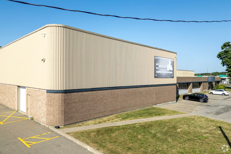 9800 Rte Transcanadienne, Montréal, QC à louer - Photo de l’immeuble – Image 2 sur 4