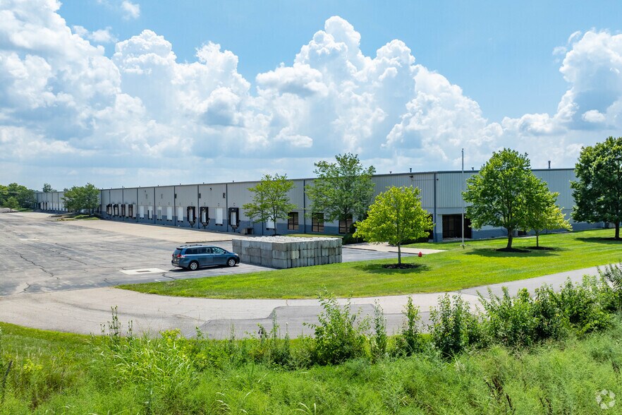 375 Northpointe Dr, Fairfield, OH à louer - Photo de l’immeuble – Image 3 sur 19