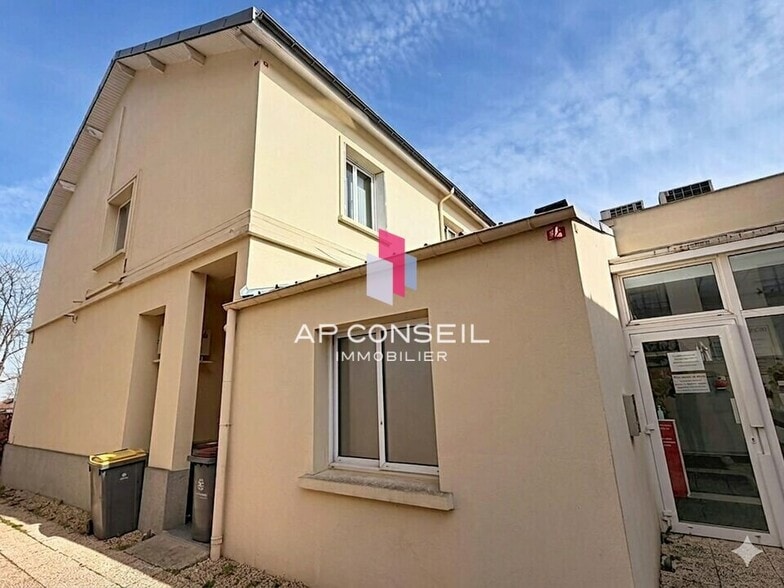 Bureau dans SAINT CYR L ECOLE à vendre - Photo de l’immeuble – Image 1 sur 11
