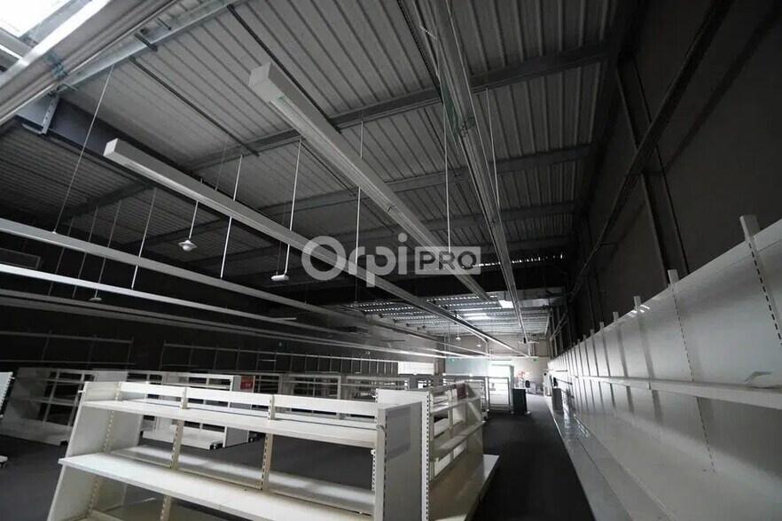 Local commercial dans Dole à louer - Photo de l’immeuble – Image 3 sur 6