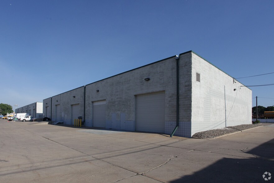 369-415 W 60th St, Minneapolis, MN à louer - Photo de l’immeuble – Image 2 sur 3
