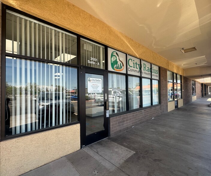 2051-2107 W Guadalupe Rd, Mesa, AZ à vendre - Photo de l’immeuble – Image 3 sur 18
