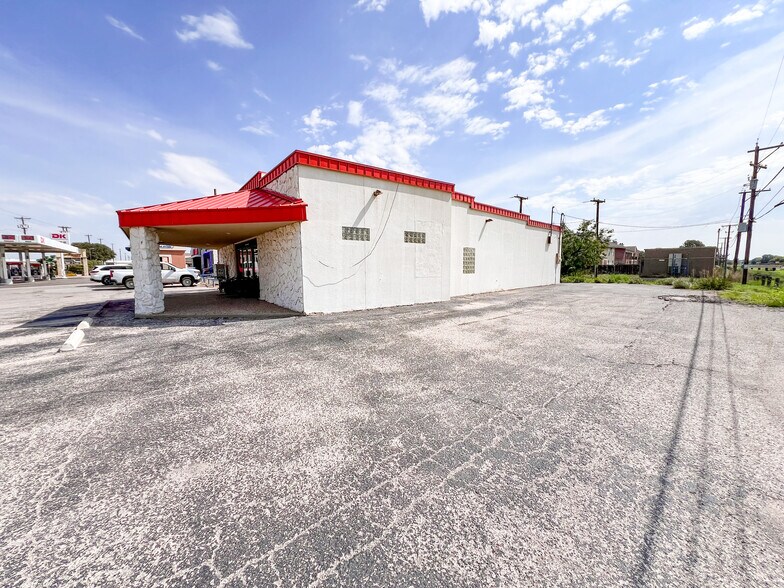 4200 N Midland Dr, Midland, TX à louer - Photo de l’immeuble – Image 2 sur 21