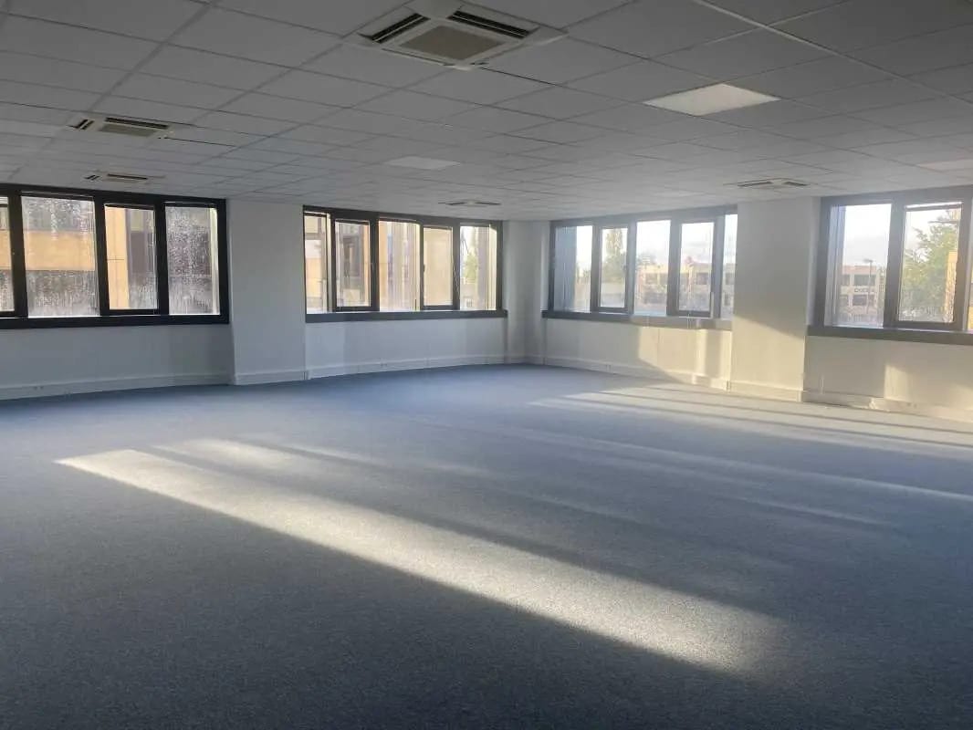 Bureau dans Saint-Didier-au-Mont-d'Or à louer Photo intérieure– Image 1 sur 2