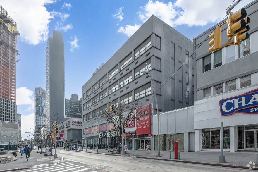 490 Fulton St, Brooklyn, NY à louer - Photo de l’immeuble – Image 2 sur 11