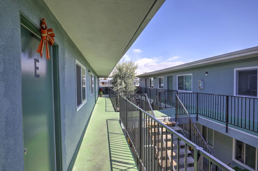 540 Cuesta Del Mar Dr, Oxnard, CA à vendre - Photo de l’immeuble – Image 3 sur 5