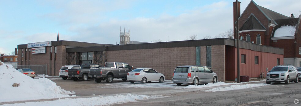 270 Lake St, Pembroke, ON à vendre - Photo de l’immeuble – Image 1 sur 7