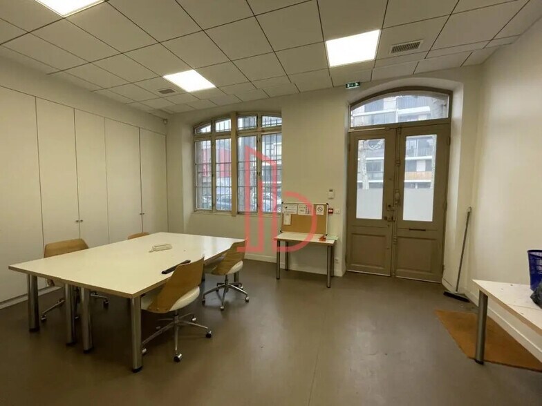 Bureau dans Bordeaux à vendre - Photo de l’immeuble – Image 2 sur 8