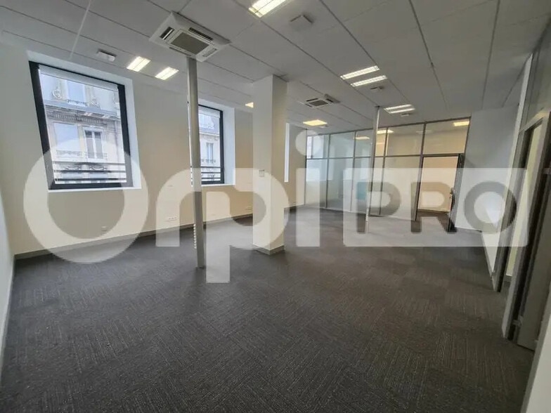 Bureau dans Reims à louer - Photo de l’immeuble – Image 1 sur 12