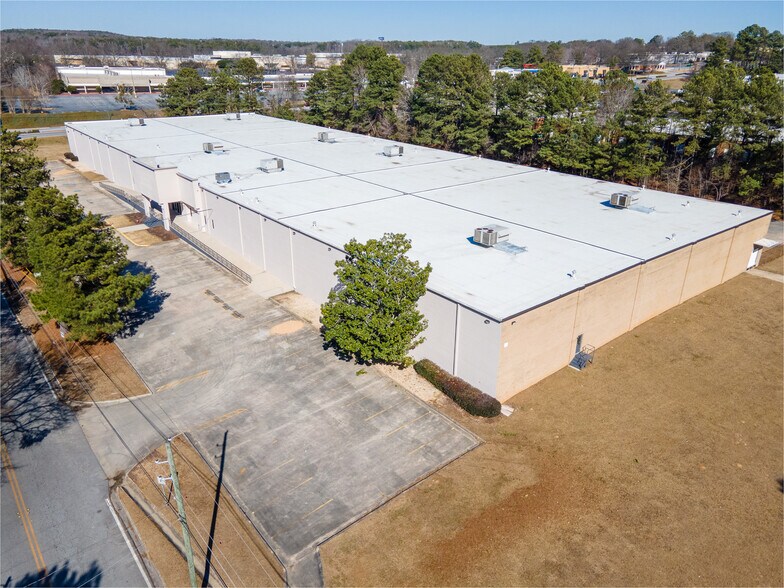 1056 Personal Pl, Morrow, GA à louer - Photo de l’immeuble – Image 3 sur 14