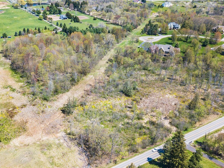 8127 Pine Ridge, Northville, MI à vendre - Photo de l’immeuble – Image 3 sur 14