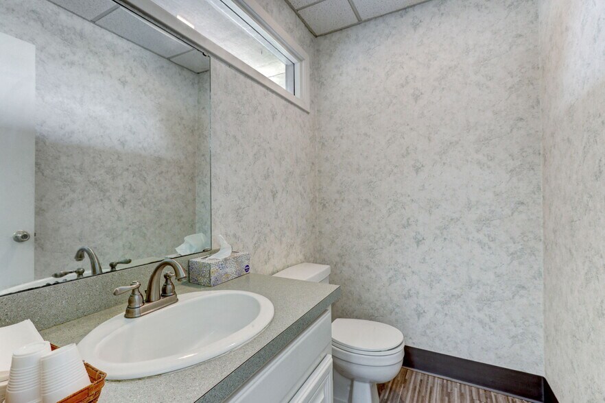 2420 Osborne Rd, Saint Marys, GA à vendre - Photo intérieure – Image 2 sur 57