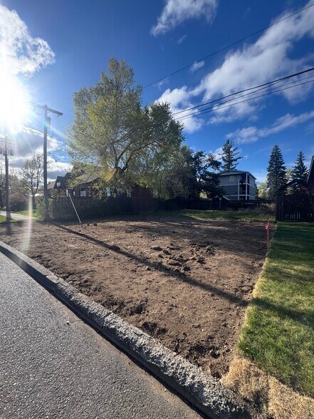 225 SE Urania Ln, Bend, OR à vendre - Photo principale – Image 1 sur 1