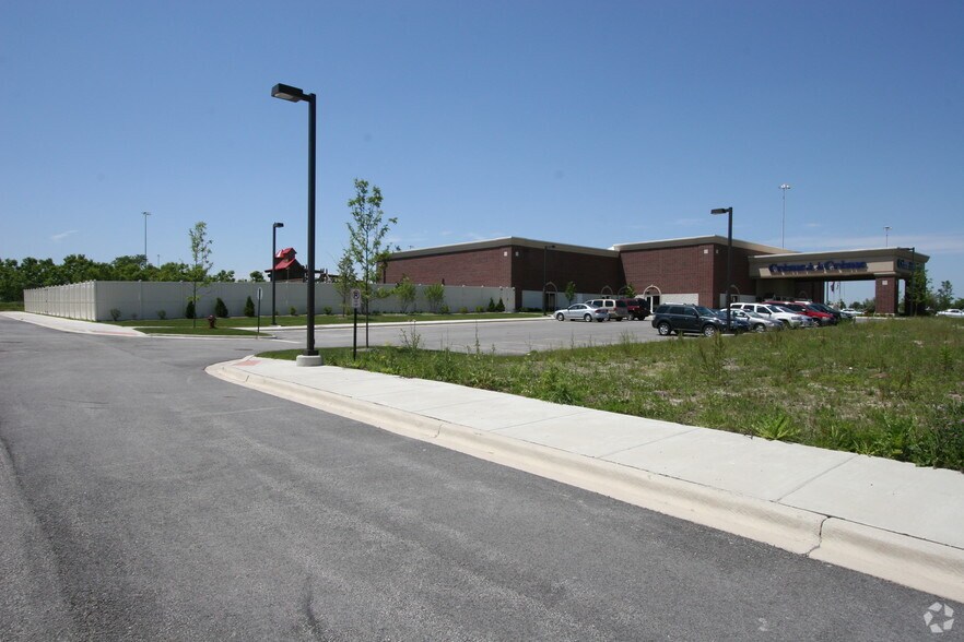 724 N Center Blvd, Romeoville, IL à louer - Photo principale – Image 1 sur 2