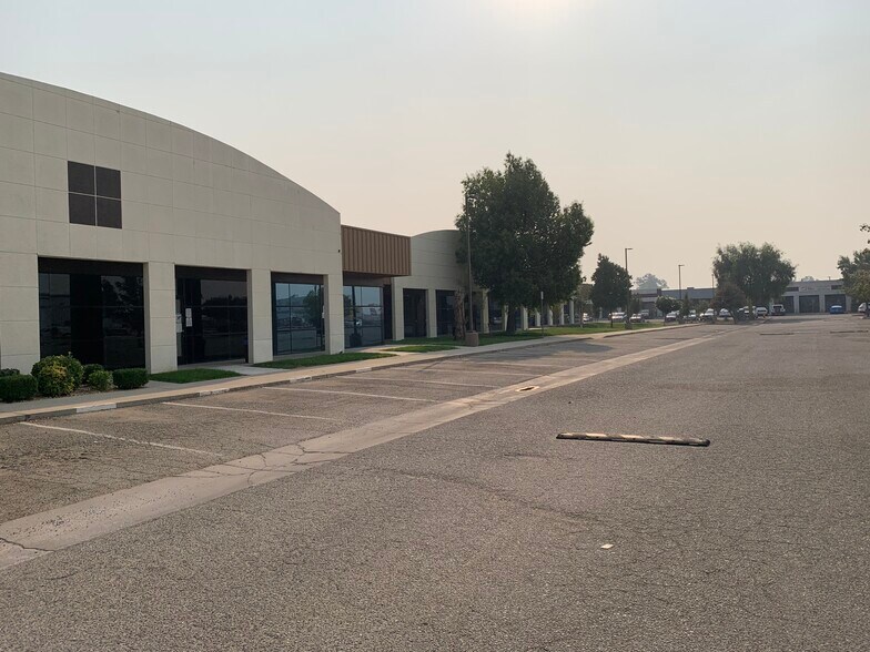 1427 S Lexington St, Delano, CA à louer - Photo de l’immeuble – Image 3 sur 8