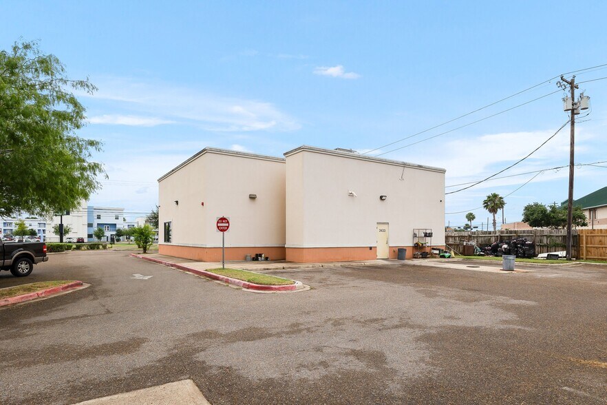 2433 N McColl Rd, McAllen, TX à vendre - Photo de l’immeuble – Image 2 sur 6
