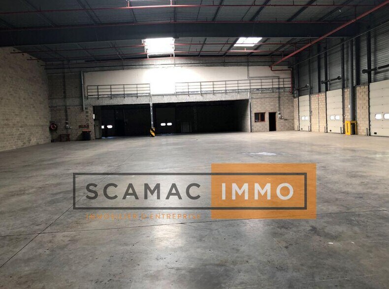 Industriel/Logistique dans Stains à louer - Photo de l’immeuble – Image 3 sur 8