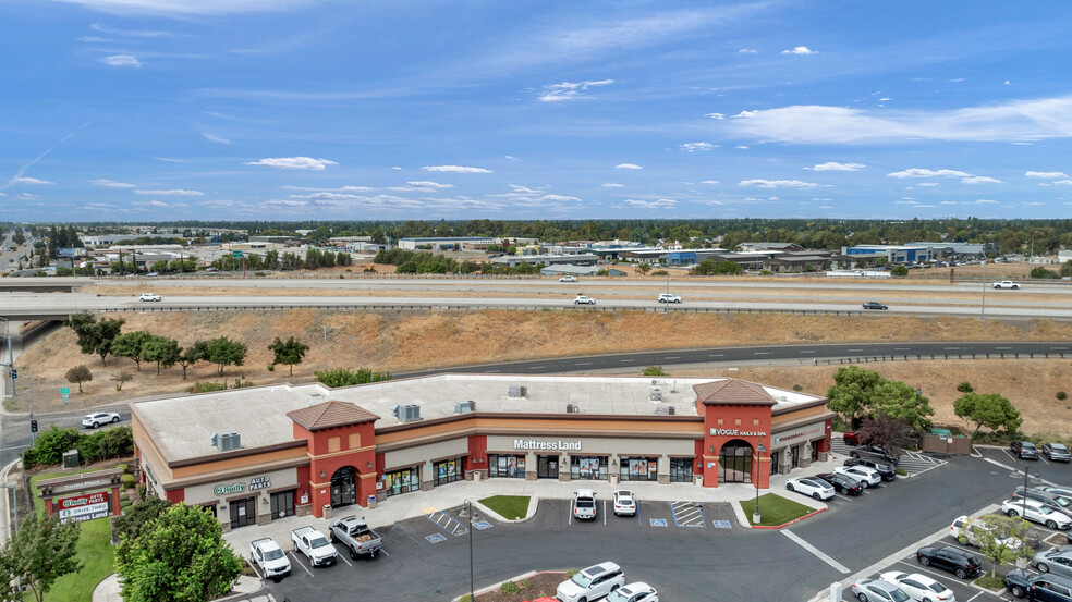 739-779 Herndon Ave, Clovis, CA à louer - Photo de l’immeuble – Image 3 sur 20
