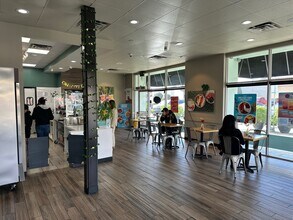 100-136 W Foothill Blvd, Azusa, CA à louer Photo intérieure– Image 2 sur 9