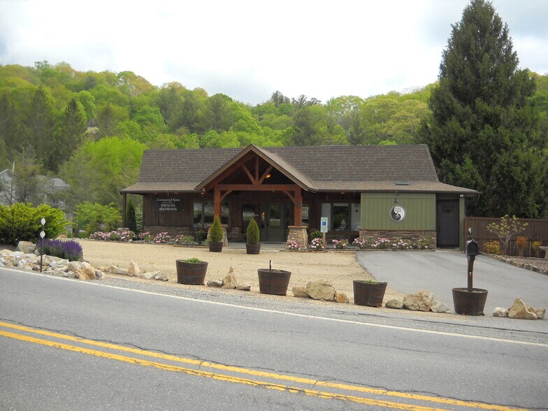 444 Beech Mountain Pky, Beech Mountain, NC à louer - Photo de l’immeuble – Image 2 sur 31